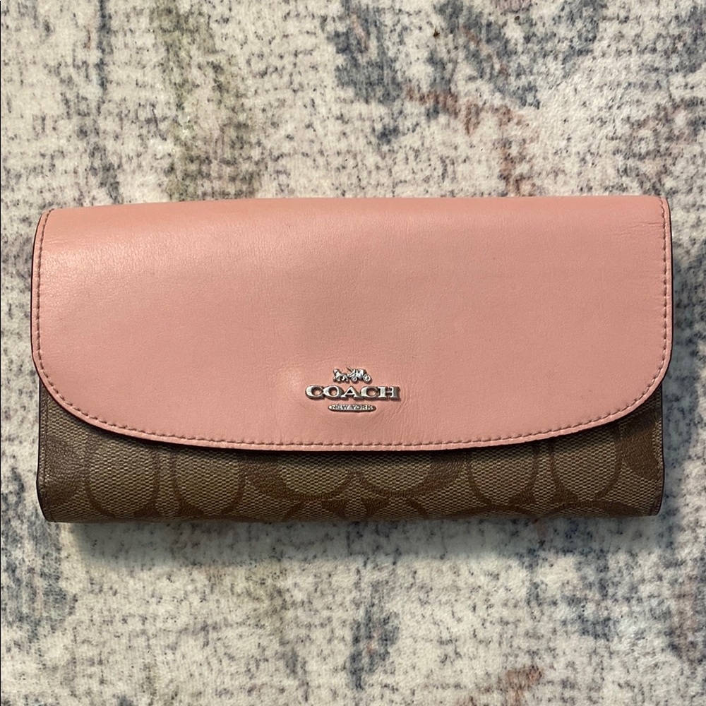 Coach Signature Checkbook Wallet in Khakiblush
